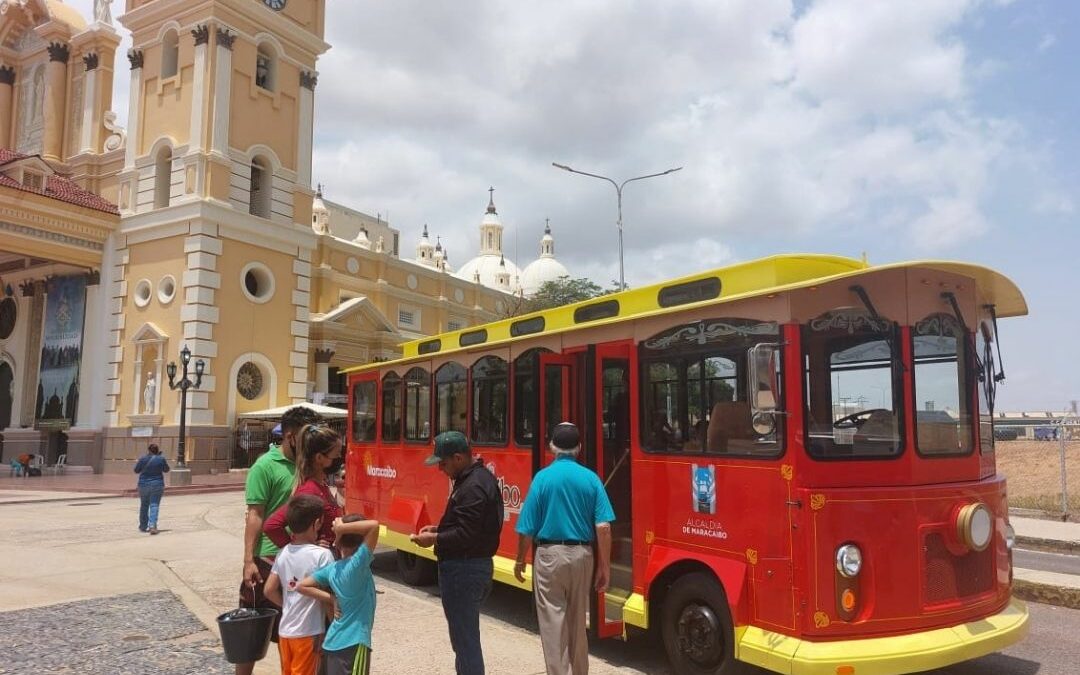 Tranvía de Maracaibo rescata la tradición del Recorrido por los 7 Templos